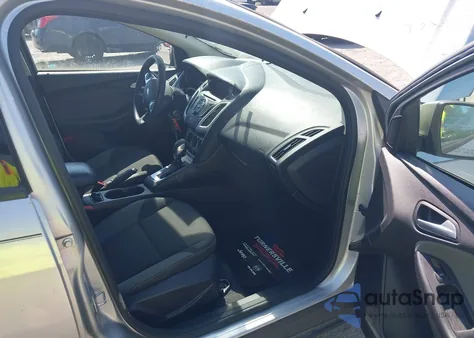 2014 Ford Focus Se z USA, uszkodzony, nr VIN 1FADP3K23EL424927